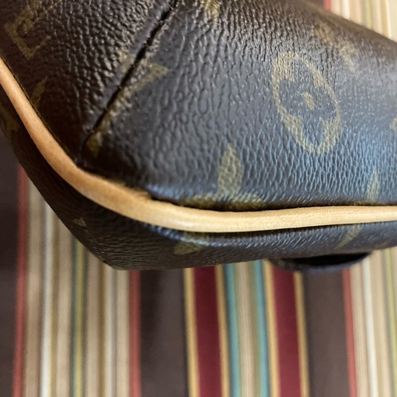 Louis Vuitton Monogram Partition Wristlet/Clutch - Picture 5 of 16